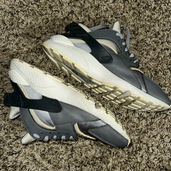 Size 10.5 - Nike Air Huarache Light Smoke Grey - Picture 4 of 13